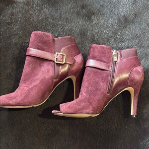 Marc fisher burgundy heeled peep toe booties